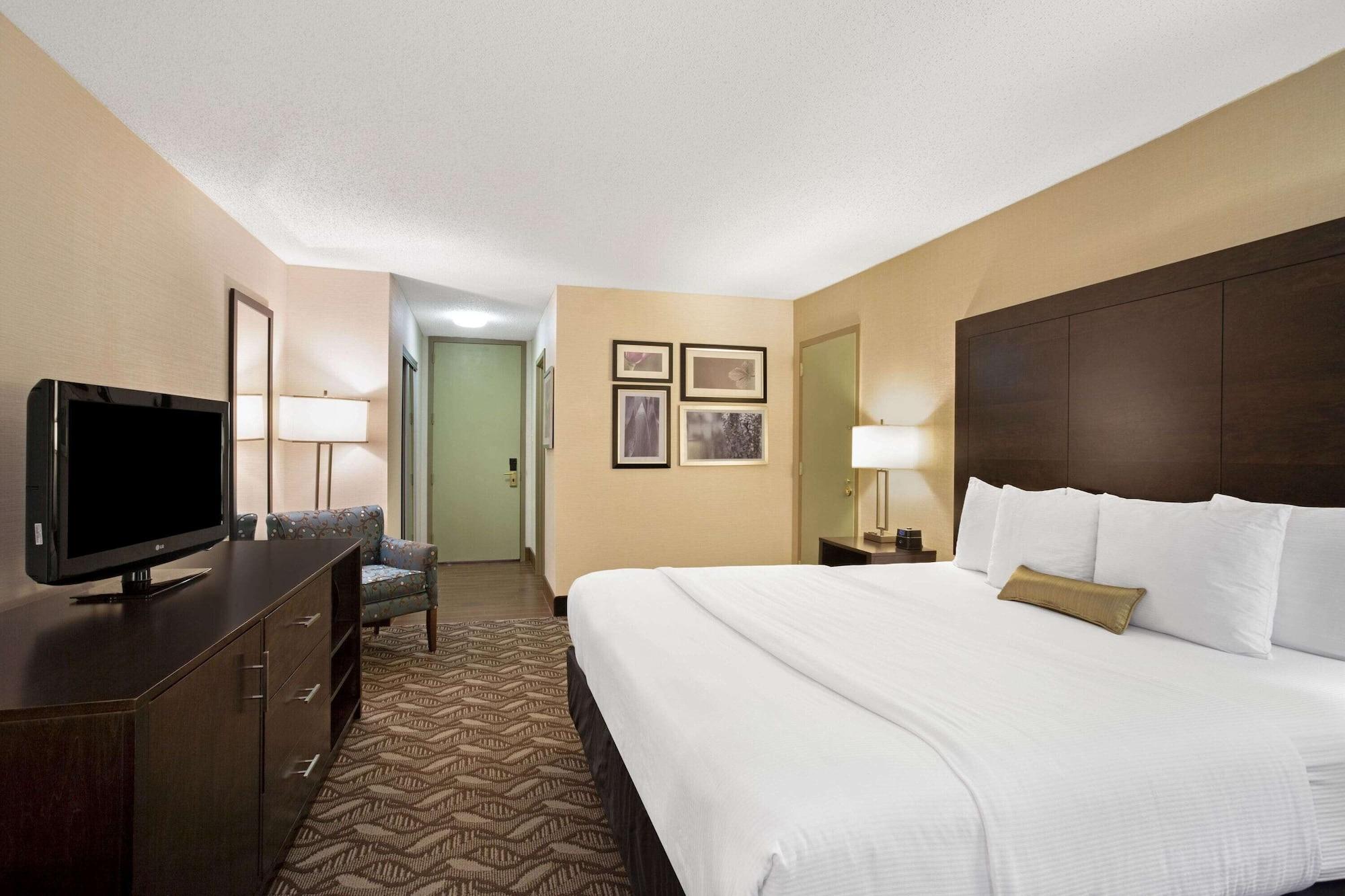 La Quinta By Wyndham Springfield Hotel Buitenkant foto