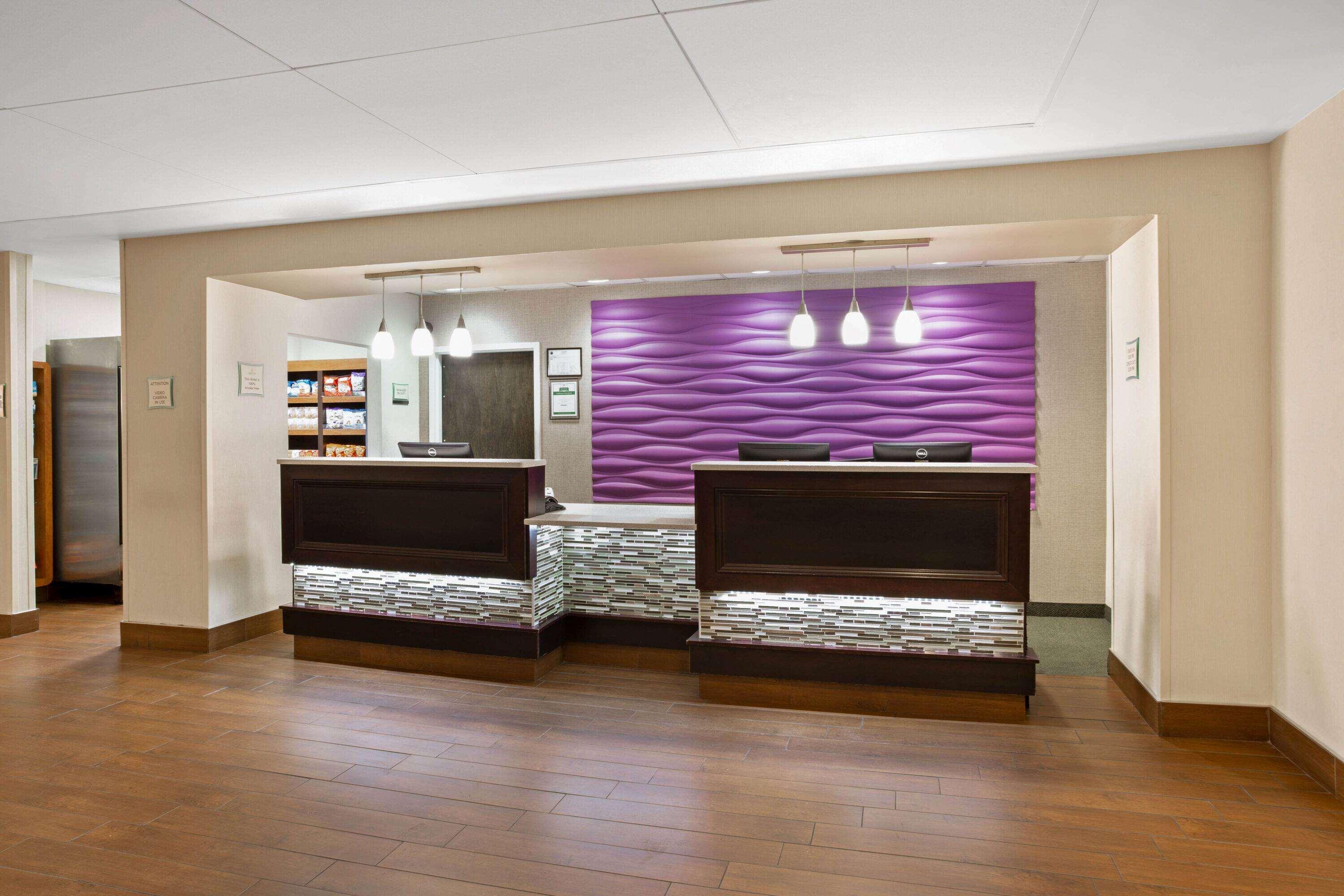 La Quinta By Wyndham Springfield Hotel Buitenkant foto