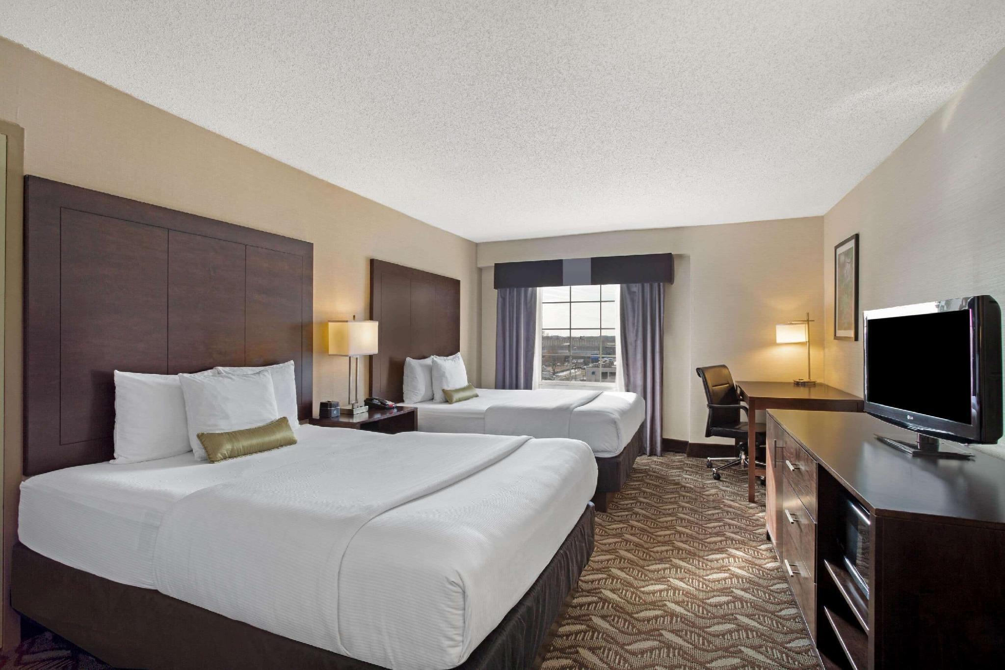 La Quinta By Wyndham Springfield Hotel Buitenkant foto