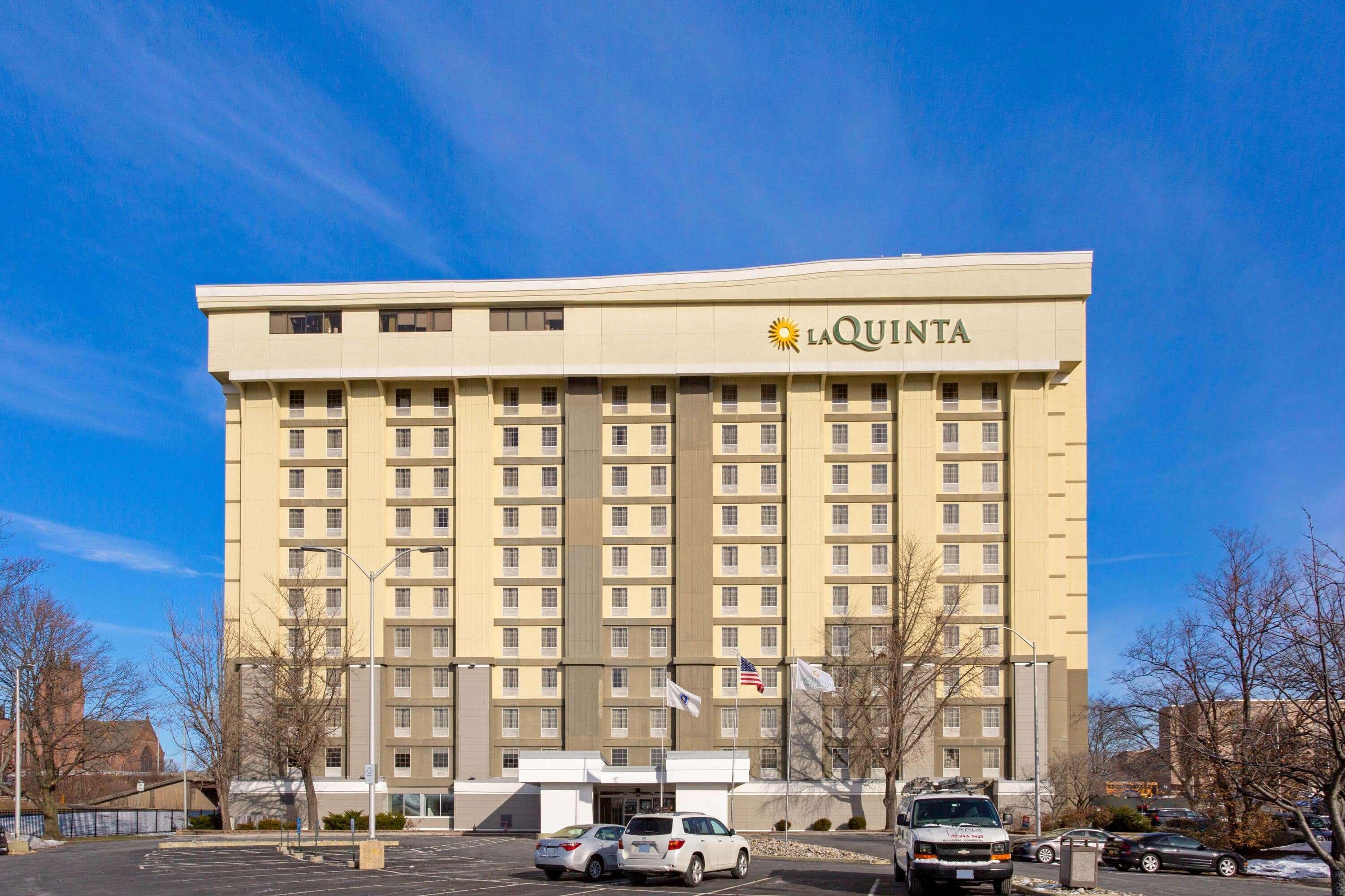 La Quinta By Wyndham Springfield Hotel Buitenkant foto