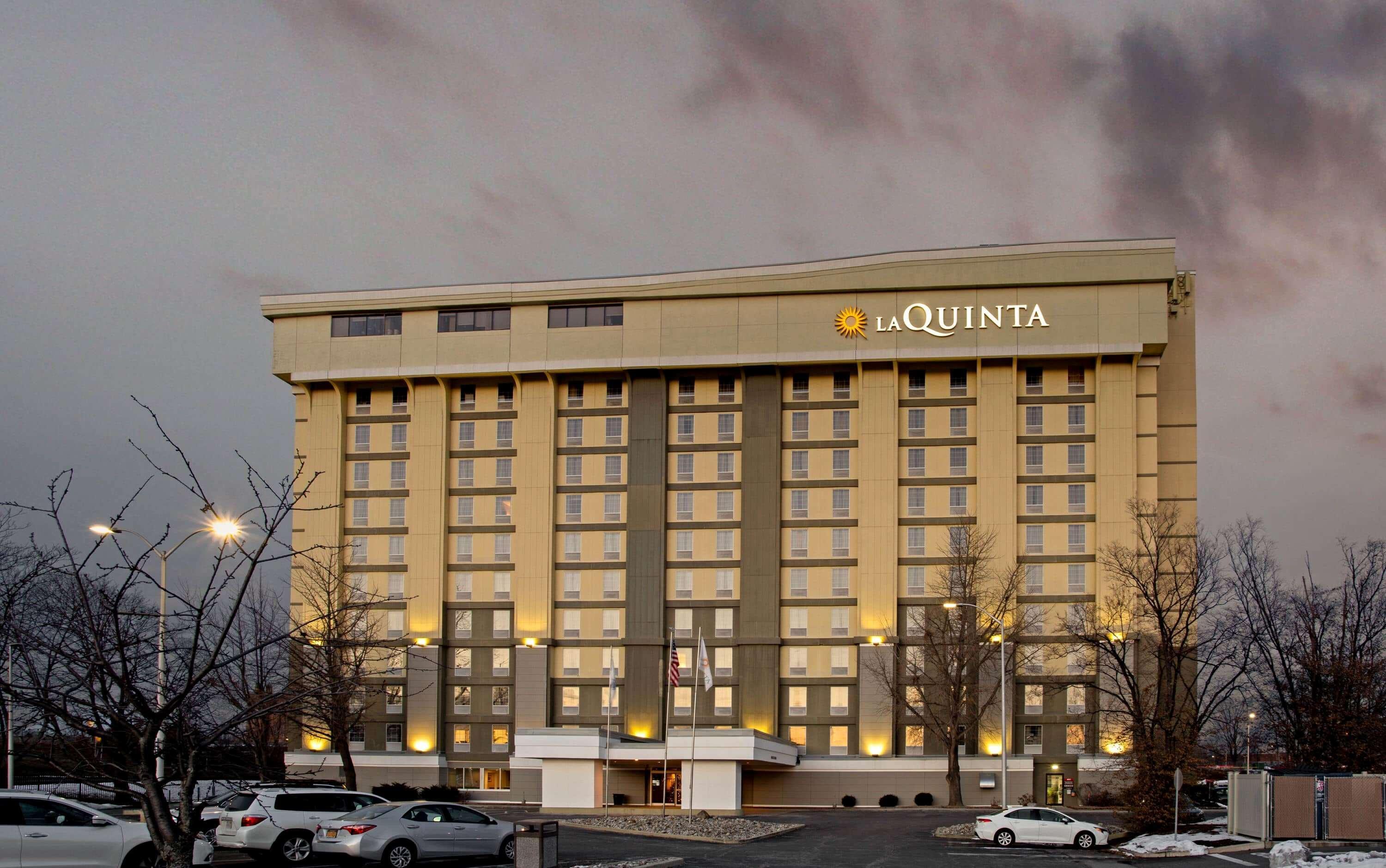 La Quinta By Wyndham Springfield Hotel Buitenkant foto