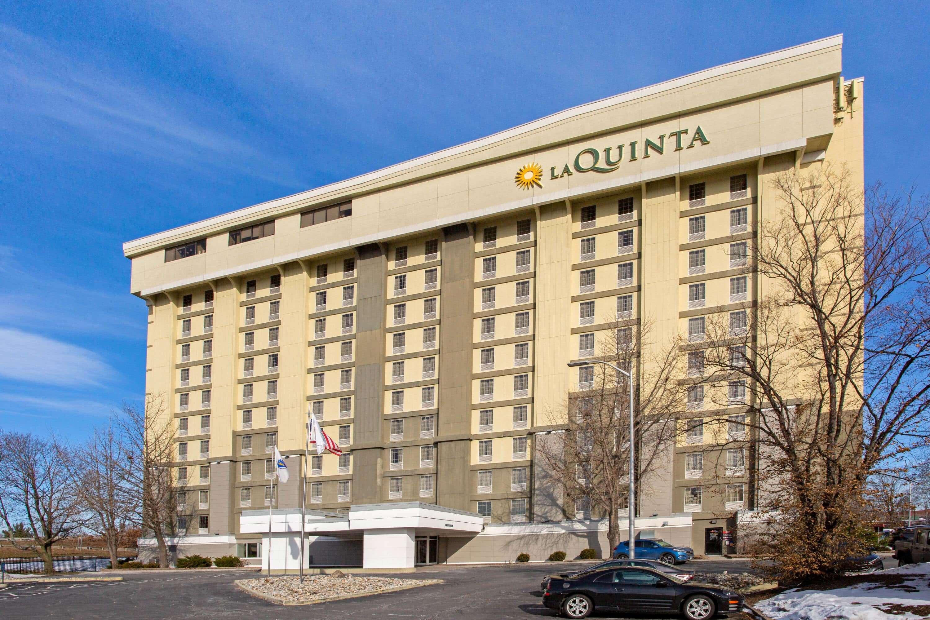 La Quinta By Wyndham Springfield Hotel Buitenkant foto