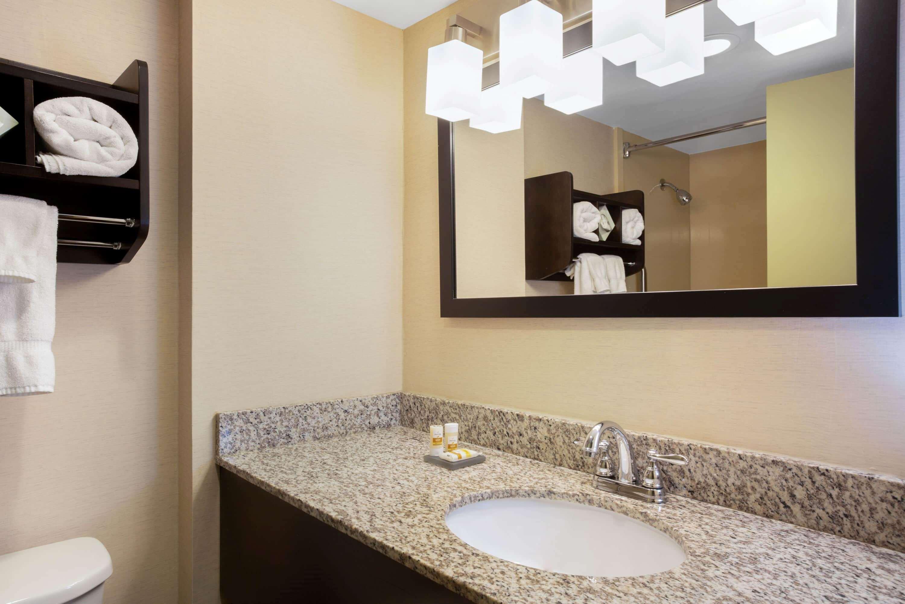 La Quinta By Wyndham Springfield Hotel Buitenkant foto