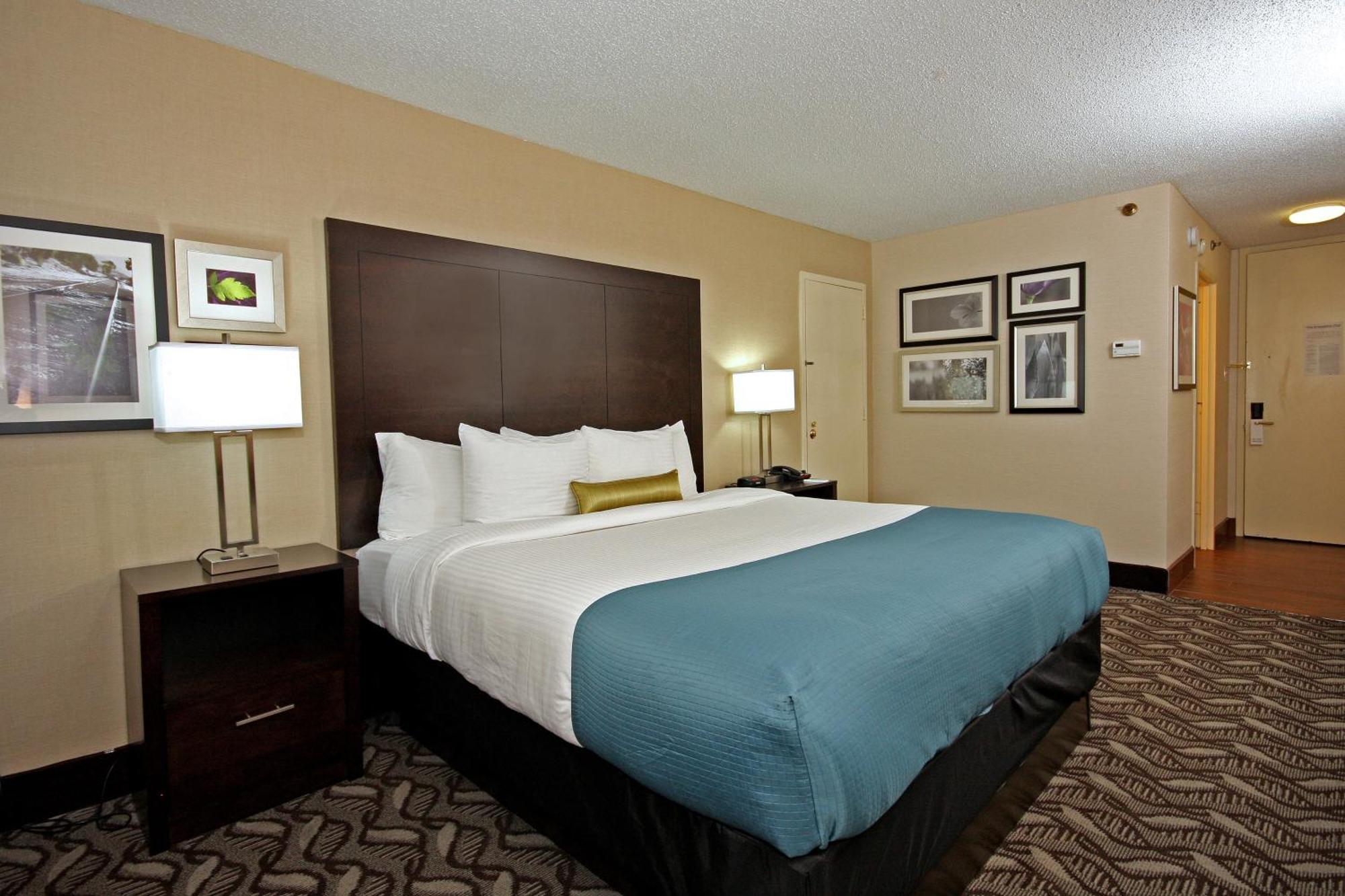La Quinta By Wyndham Springfield Hotel Buitenkant foto