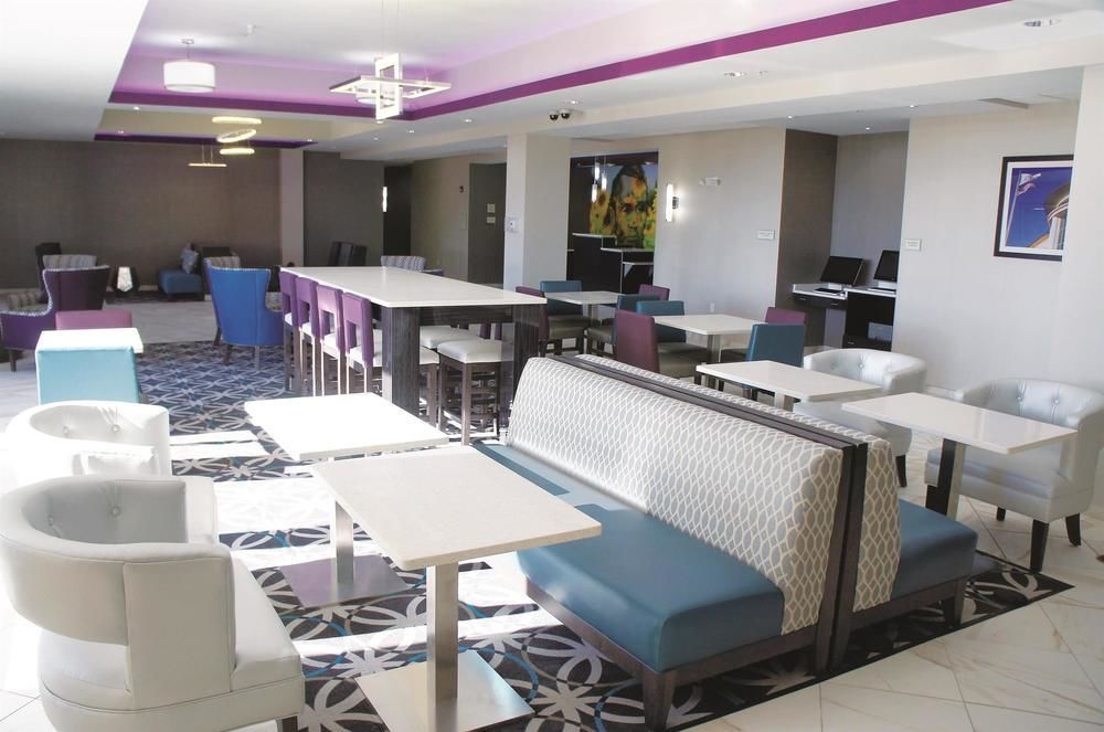 La Quinta By Wyndham Springfield Hotel Buitenkant foto
