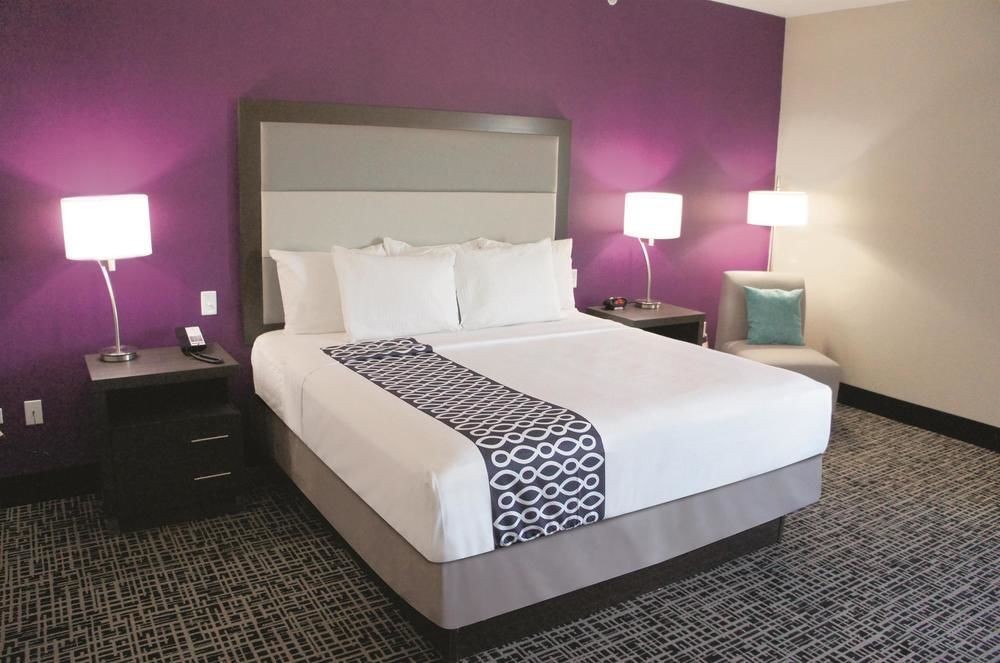 La Quinta By Wyndham Springfield Hotel Buitenkant foto